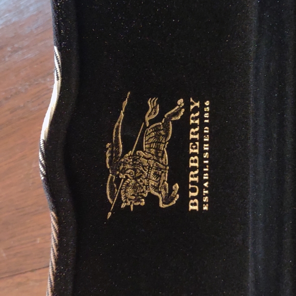 Burberry Nova Check Sunglass Case - Picture 6 of 7